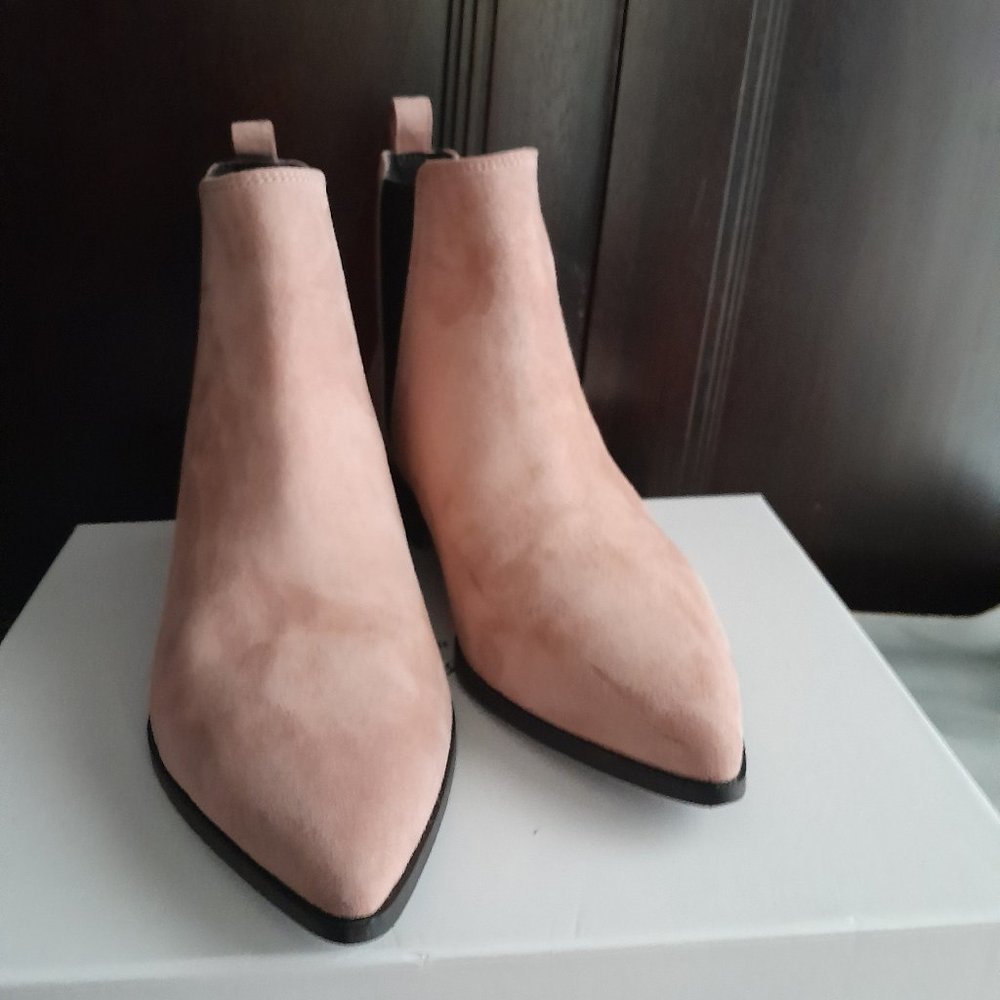 & Other Stories Chelsea Suede Ankle Boots Beige Nude Gorgeous! Stylish Sleek